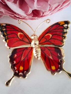 Vintage 80s Beautiful Red Butterfly Pin/Brooch